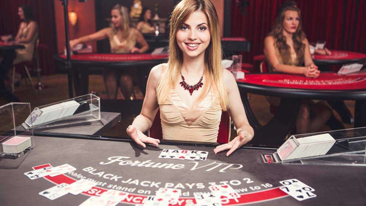 Live Blackjack dealer on Indian online casino